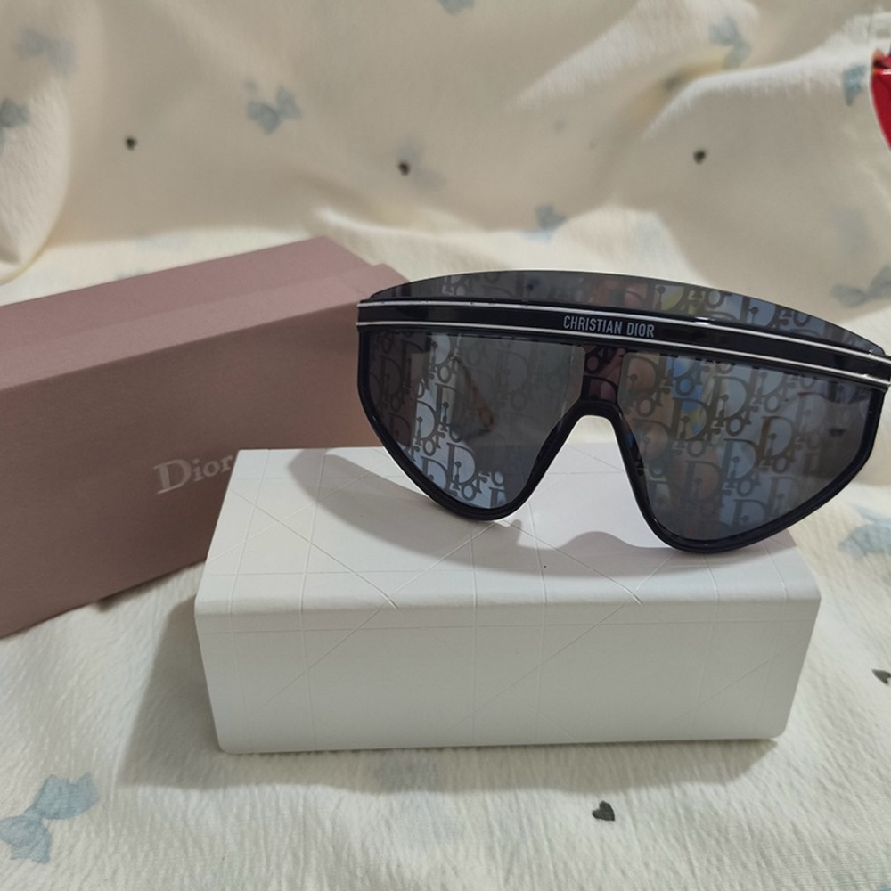 Dior UV-Protective Integrated Large-Frame Sunglasses